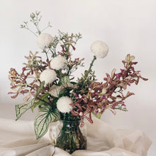 Load image into Gallery viewer, Repottable Bouquet- Small
