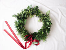 Load image into Gallery viewer, Sustainable Christmas Wreath
