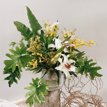 Load image into Gallery viewer, Repottable Bouquet- Large

